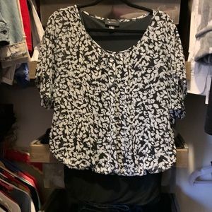 AB Studio blouse with banded waist. Size Large. Black and White.